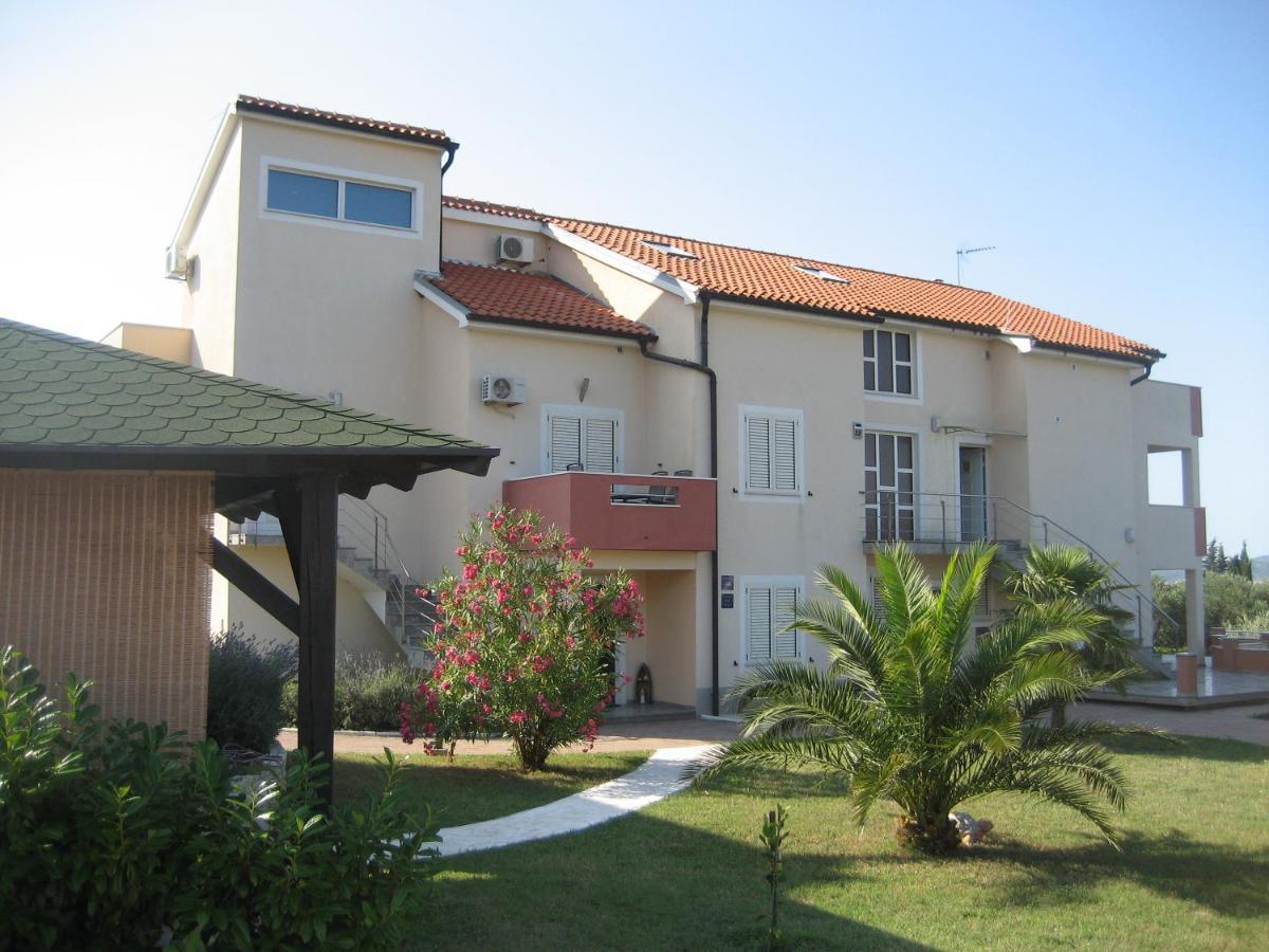 Villa „Drei Palmen“ Sveti Filip i Jakov Exterior foto