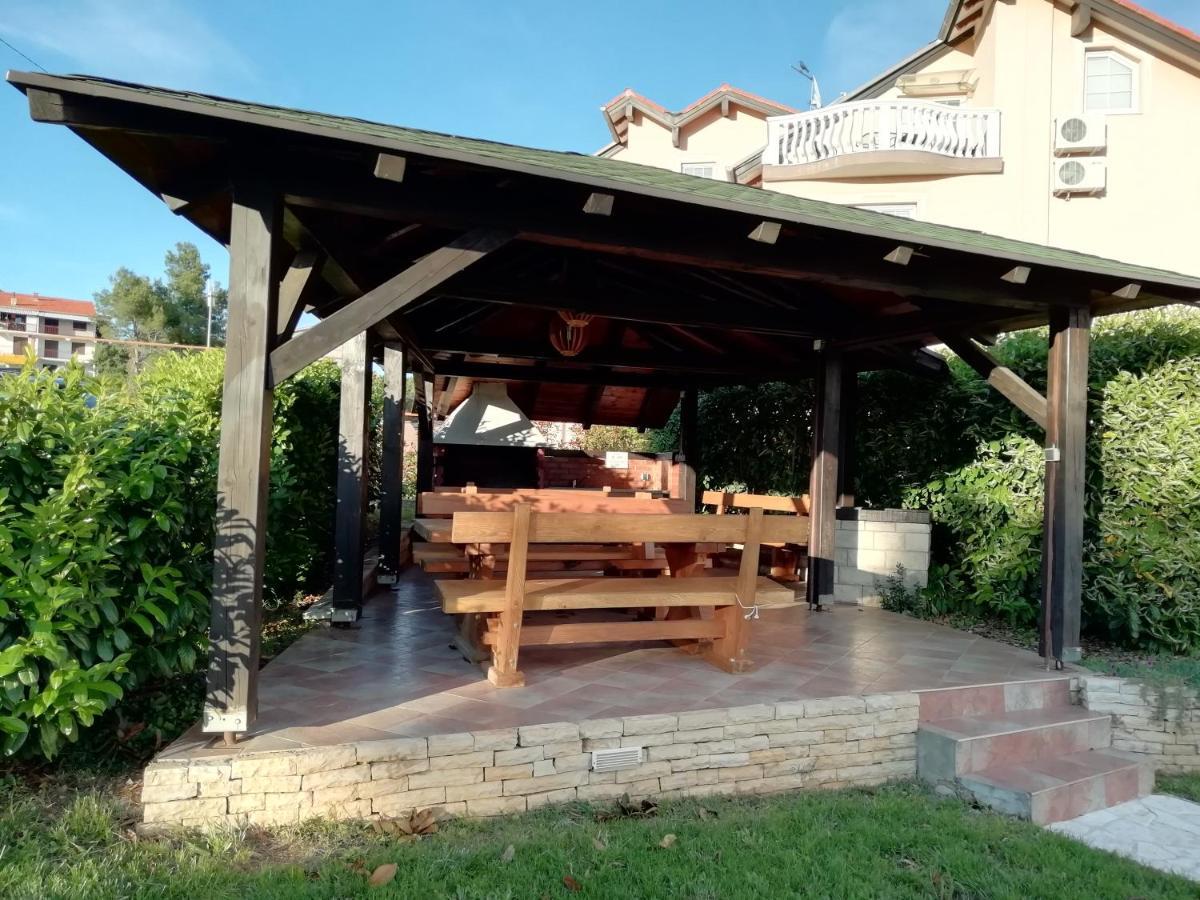 Villa „Drei Palmen“ Sveti Filip i Jakov Exterior foto